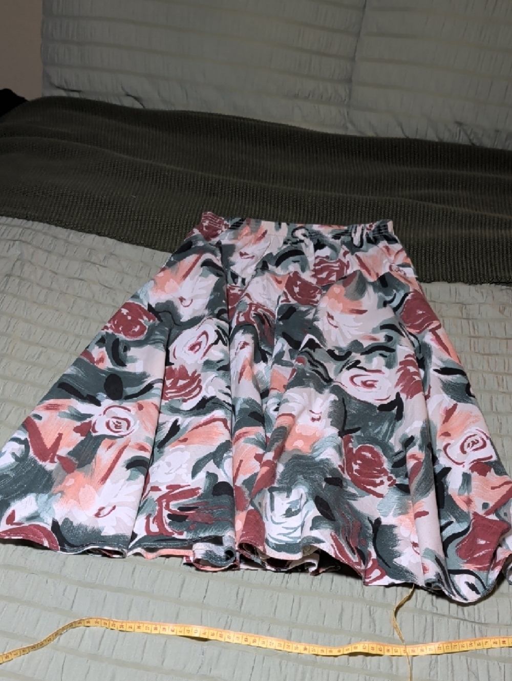 VTG Floral A-Line Midi Skirt in Pink, Green & Cream - Picture 9 of 10